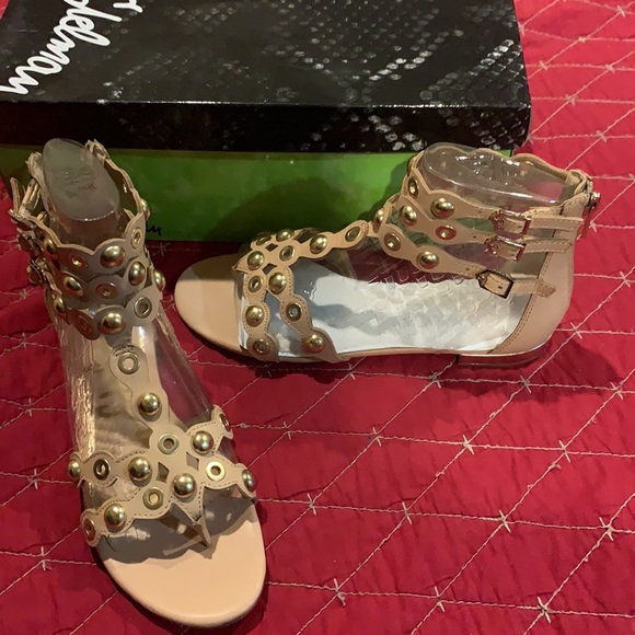 New in the box - Picture 2 of 5